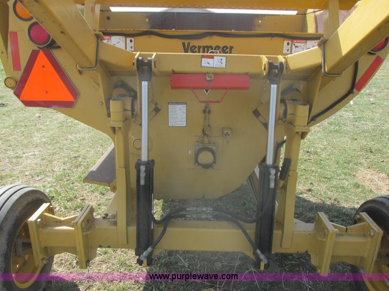 image for item I2746 Vermeer BP7000 Hay Buster bale processor
