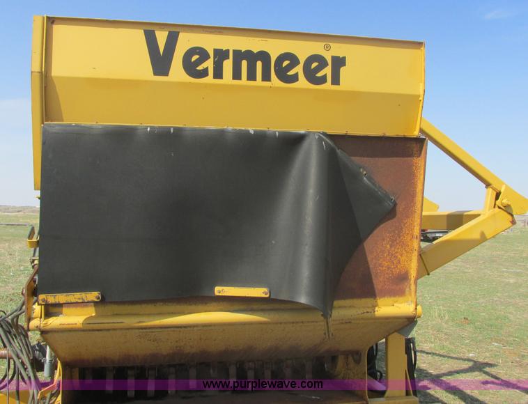 image for item I2746 Vermeer BP7000 Hay Buster bale processor