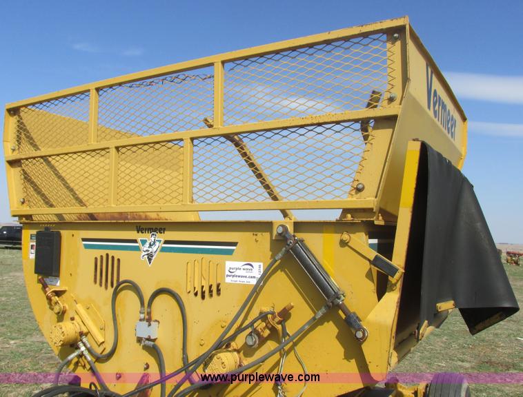 image for item I2746 Vermeer BP7000 Hay Buster bale processor