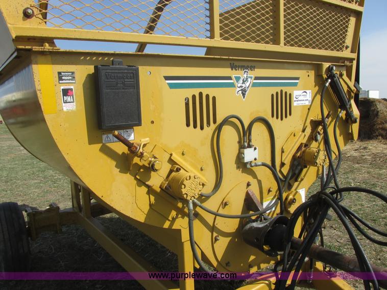 image for item I2746 Vermeer BP7000 Hay Buster bale processor