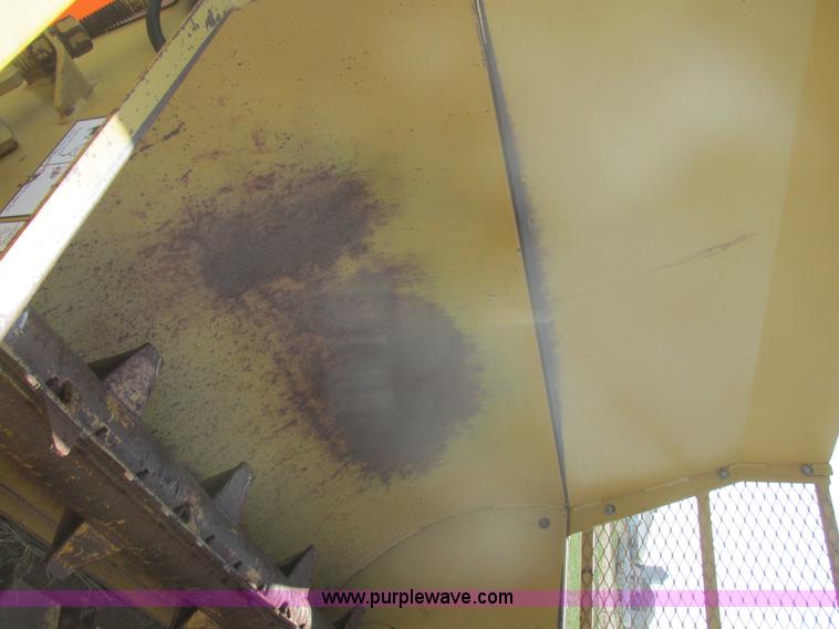 image for item I2746 Vermeer BP7000 Hay Buster bale processor