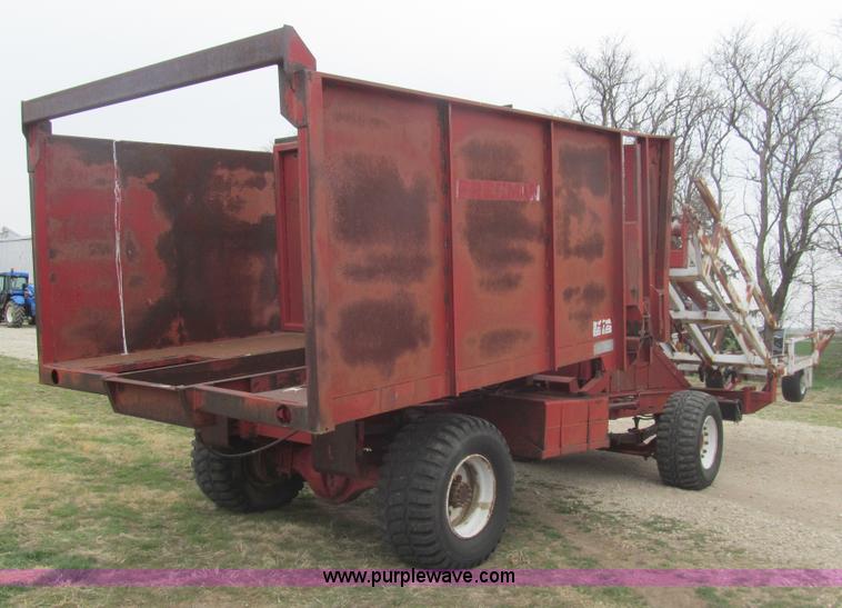 image for item I7101 Freeman 5000 bale wagon