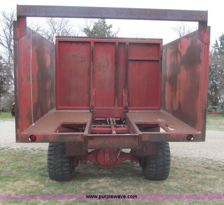 image for item I7101 Freeman 5000 bale wagon