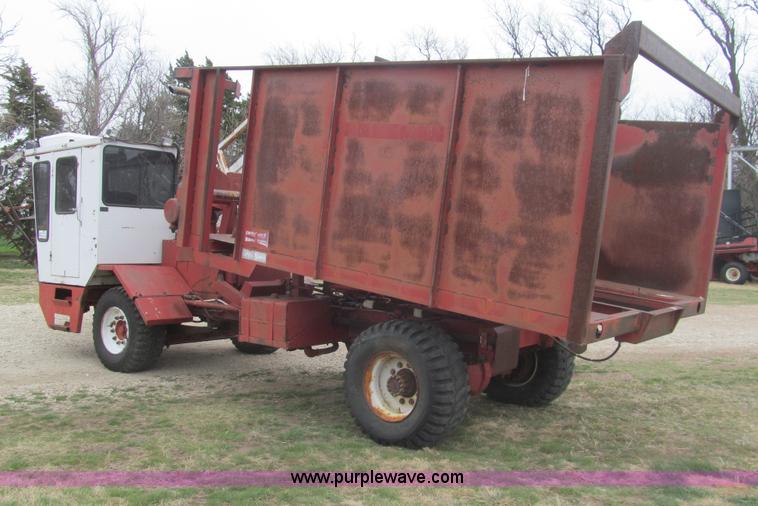 image for item I7101 Freeman 5000 bale wagon