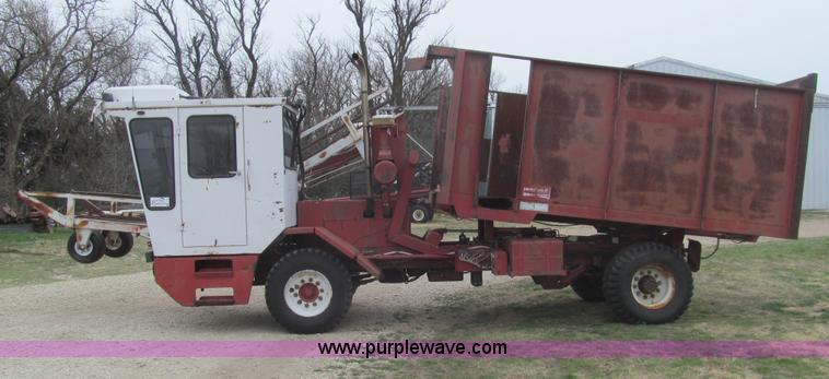 image for item I7101 Freeman 5000 bale wagon