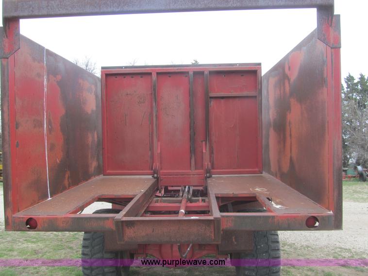 image for item I7101 Freeman 5000 bale wagon