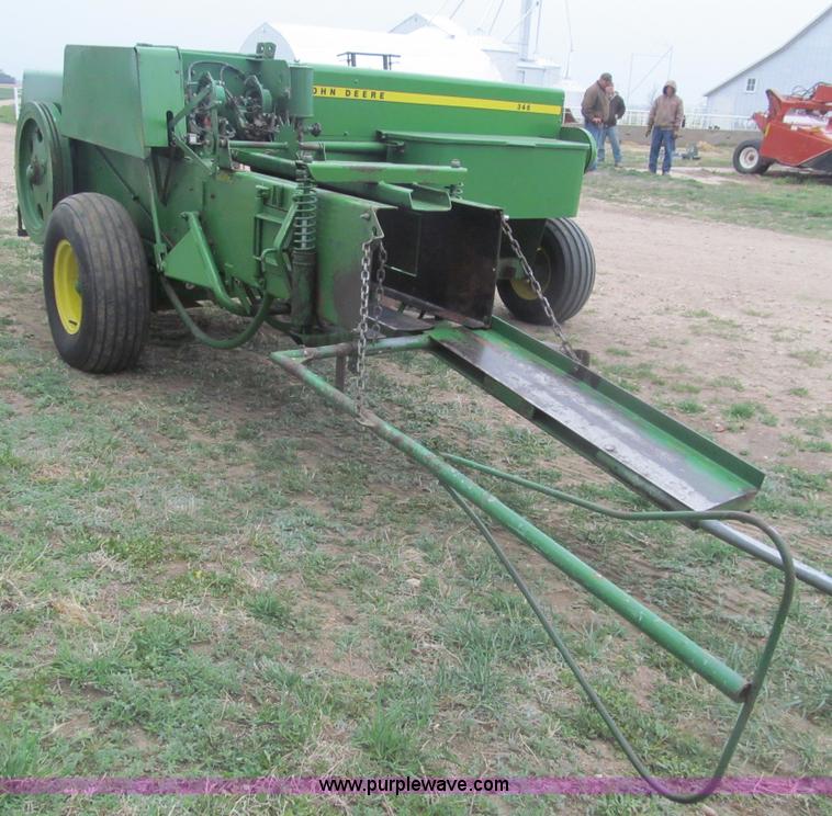 image for item I7103 John Deere 346 baler