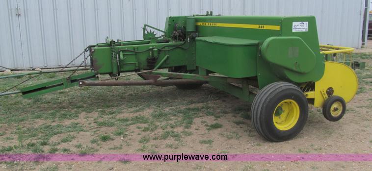 image for item I7103 John Deere 346 baler