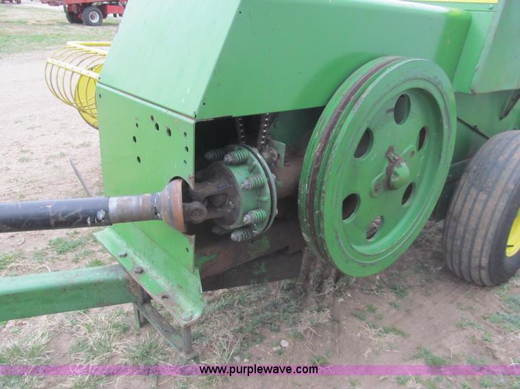 image for item I7103 John Deere 346 baler