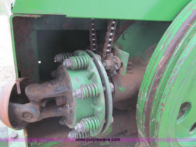 image for item I7103 John Deere 346 baler