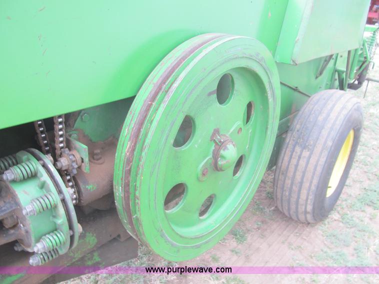 image for item I7103 John Deere 346 baler