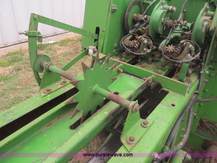 image for item I7103 John Deere 346 baler