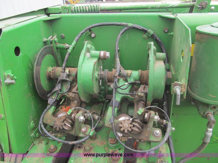 image for item I7103 John Deere 346 baler