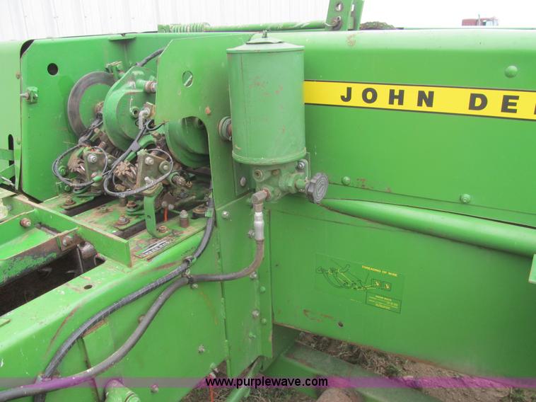 image for item I7103 John Deere 346 baler