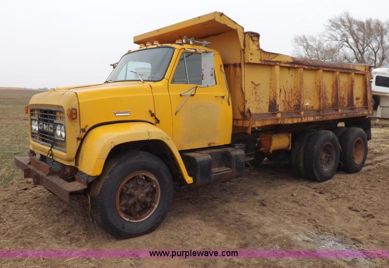 image for item I9073 1978 GMC 7500 dump truck