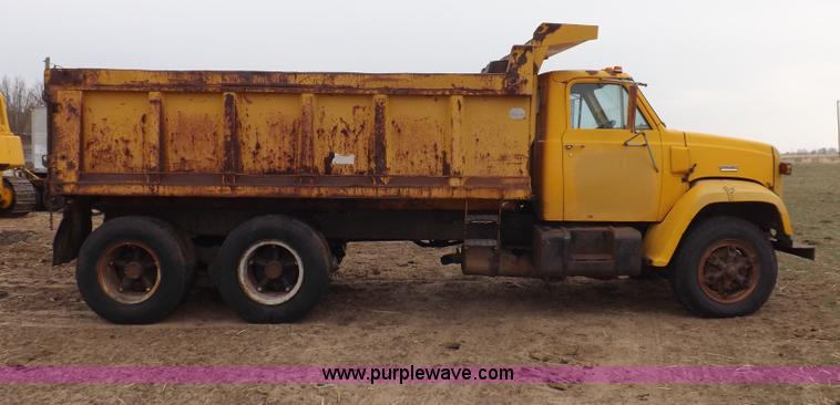 image for item I9073 1978 GMC 7500 dump truck