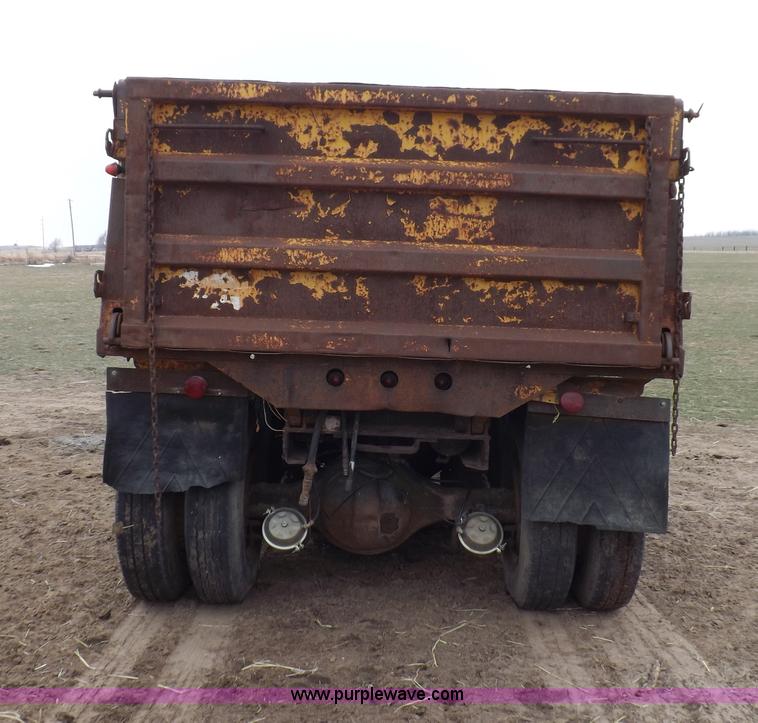 image for item I9073 1978 GMC 7500 dump truck