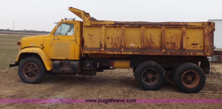 image for item I9073 1978 GMC 7500 dump truck