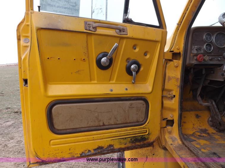 image for item I9073 1978 GMC 7500 dump truck