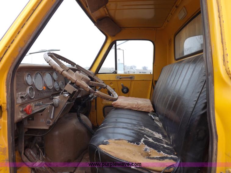 image for item I9073 1978 GMC 7500 dump truck