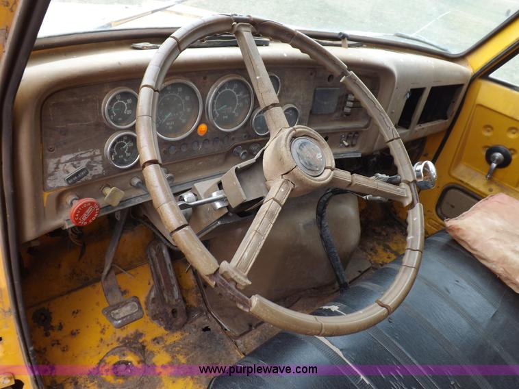 image for item I9073 1978 GMC 7500 dump truck