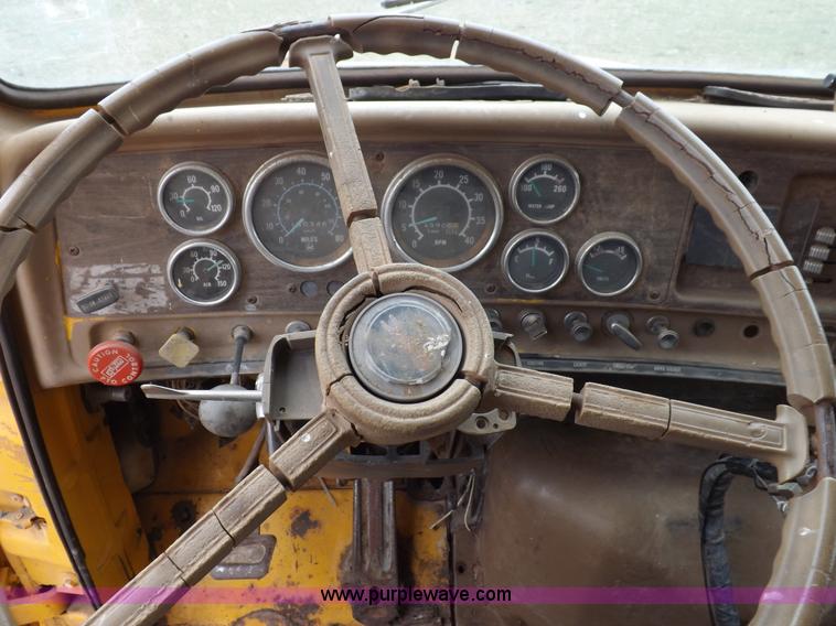 image for item I9073 1978 GMC 7500 dump truck