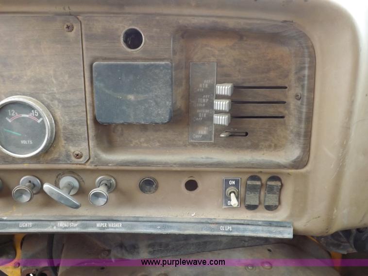 image for item I9073 1978 GMC 7500 dump truck