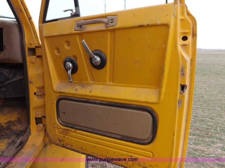 image for item I9073 1978 GMC 7500 dump truck