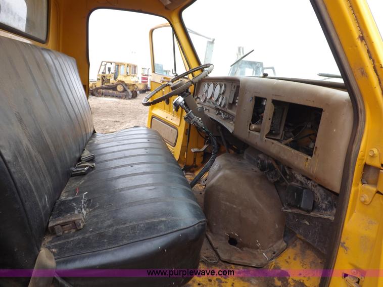 image for item I9073 1978 GMC 7500 dump truck