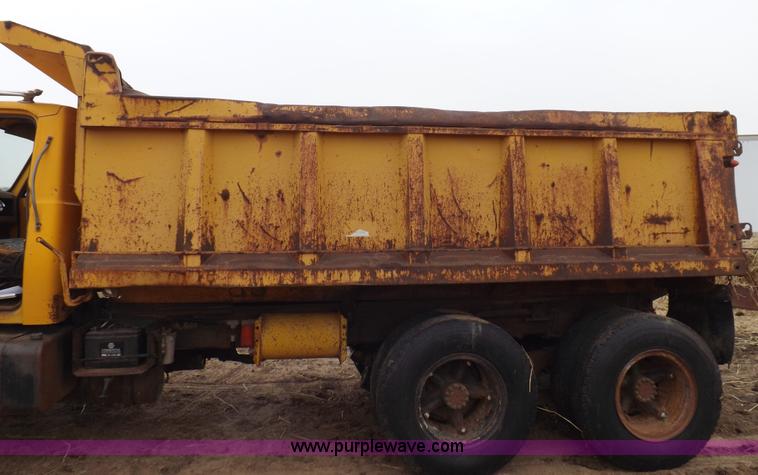 image for item I9073 1978 GMC 7500 dump truck