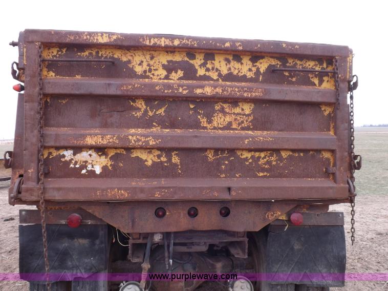 image for item I9073 1978 GMC 7500 dump truck