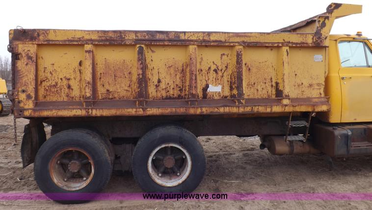 image for item I9073 1978 GMC 7500 dump truck