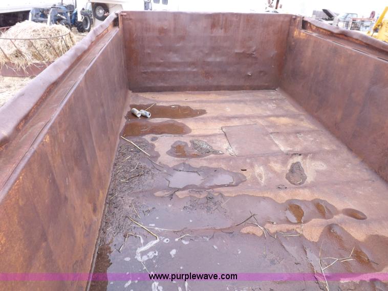 image for item I9073 1978 GMC 7500 dump truck