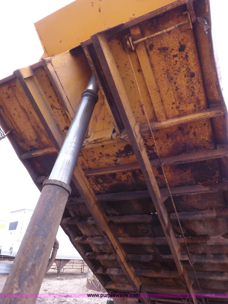 image for item I9073 1978 GMC 7500 dump truck