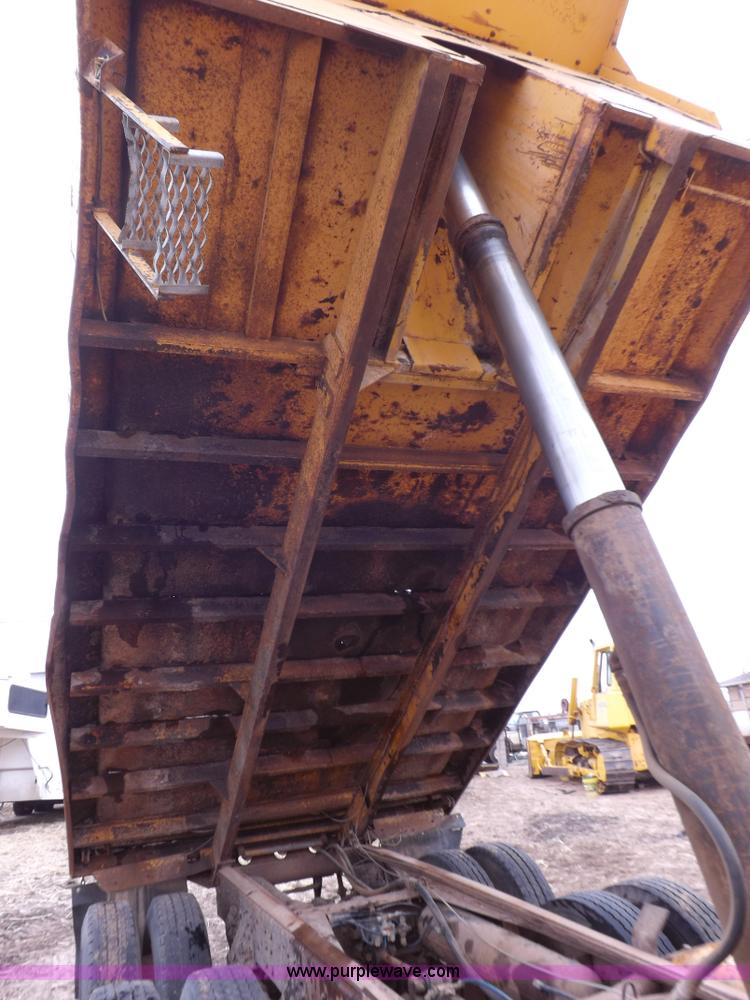 image for item I9073 1978 GMC 7500 dump truck