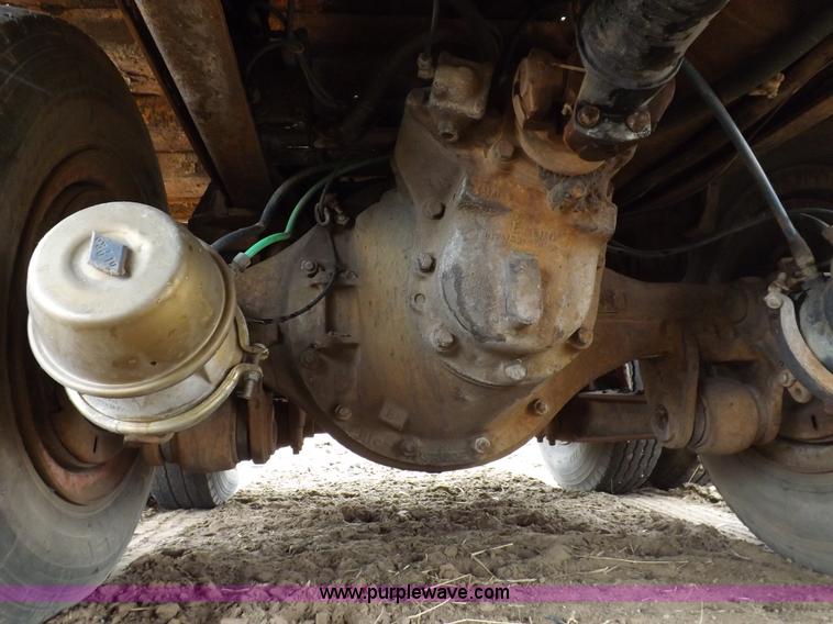 image for item I9073 1978 GMC 7500 dump truck