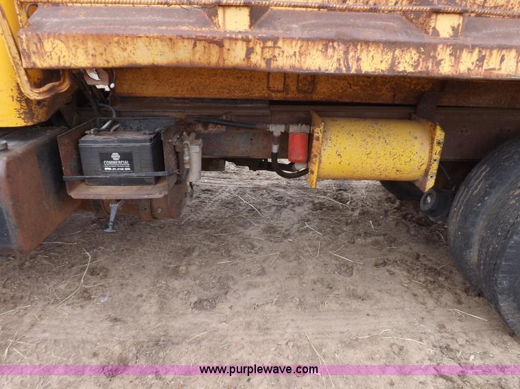 image for item I9073 1978 GMC 7500 dump truck