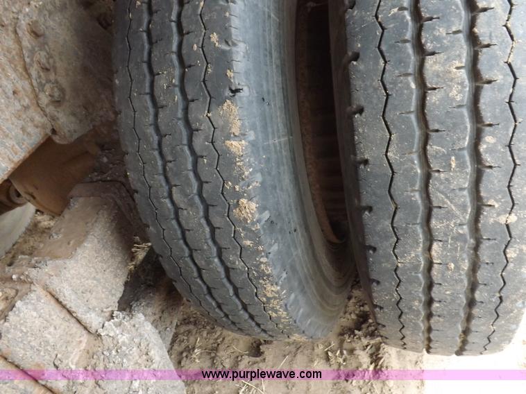 image for item I9073 1978 GMC 7500 dump truck