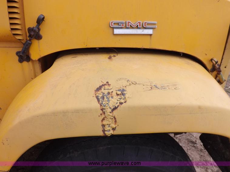 image for item I9073 1978 GMC 7500 dump truck
