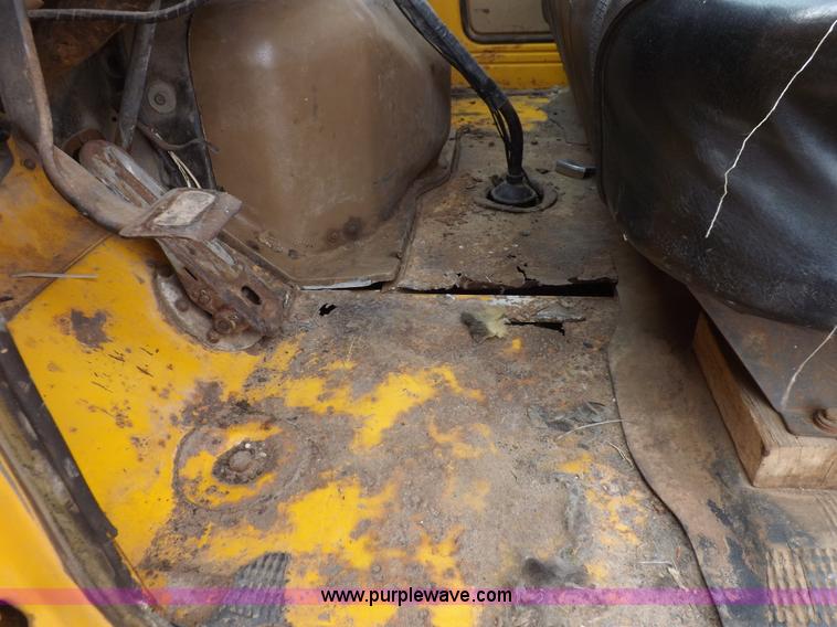 image for item I9073 1978 GMC 7500 dump truck