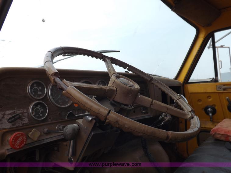 image for item I9073 1978 GMC 7500 dump truck