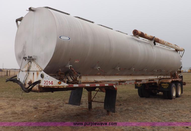 image for item I9075 1985 Ledwell feed trailer