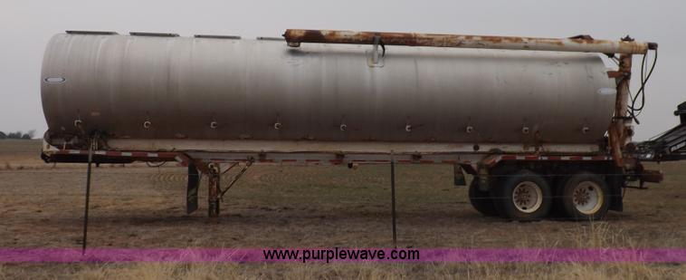 image for item I9075 1985 Ledwell feed trailer