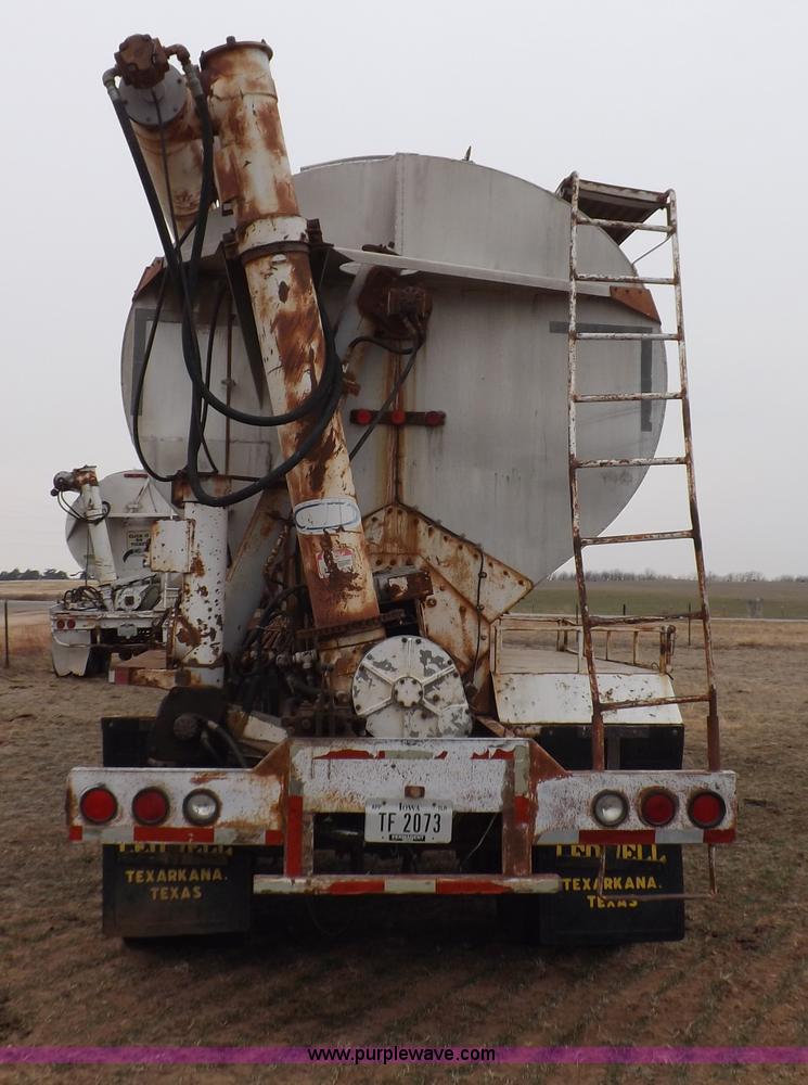 image for item I9075 1985 Ledwell feed trailer