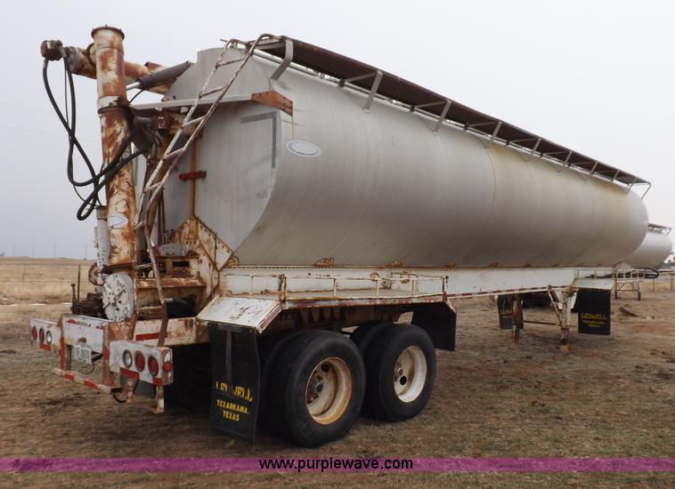 image for item I9075 1985 Ledwell feed trailer