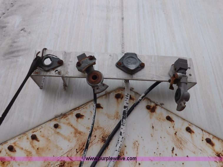 image for item I9075 1985 Ledwell feed trailer