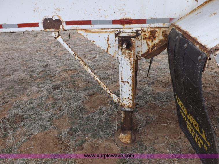 image for item I9075 1985 Ledwell feed trailer