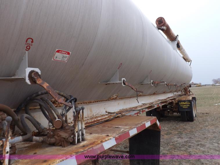 image for item I9075 1985 Ledwell feed trailer