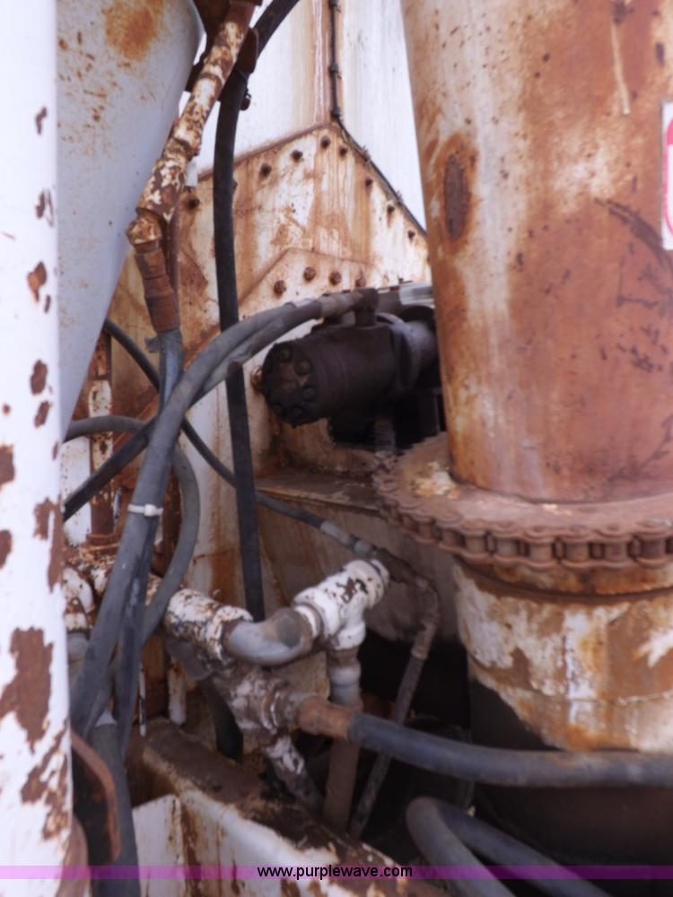 image for item I9075 1985 Ledwell feed trailer