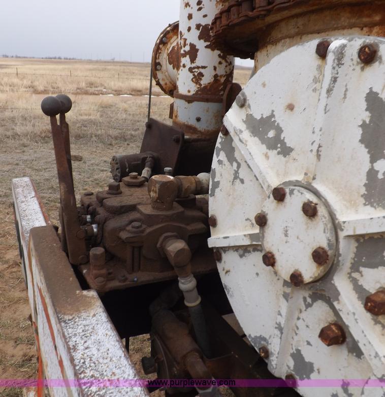 image for item I9075 1985 Ledwell feed trailer